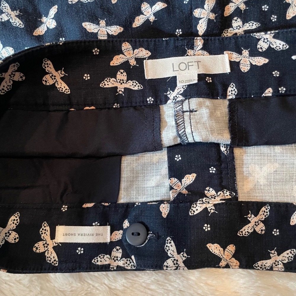 LOFT Navy Blue Bee‎ Print Riviera Shorts Womens 10 Cotton Stretch Cottagecore - Picture 3 of 7